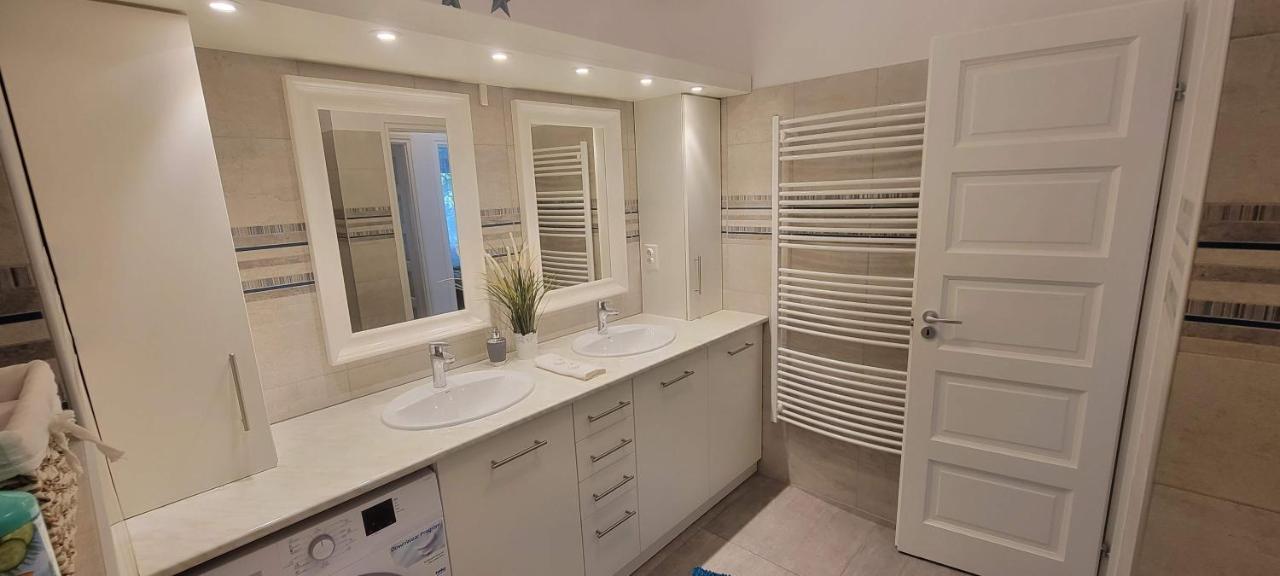 Moonshine Szeged Apartment ภายนอก รูปภาพ
