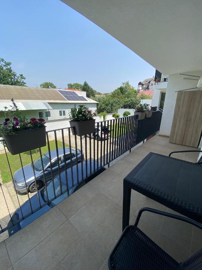 Moonshine Szeged Apartment ภายนอก รูปภาพ